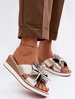 Kožené nazouváky na platformě s květem  Zlaté model 22100377 - S.Barski