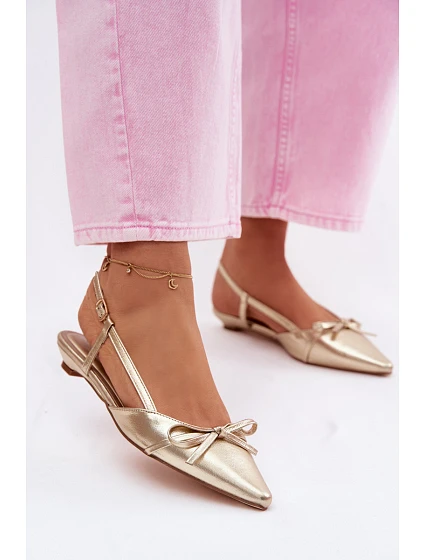 Dámské sandály z umělé kůže na nízkém podpatku Zlaté model 22107058 - Boto