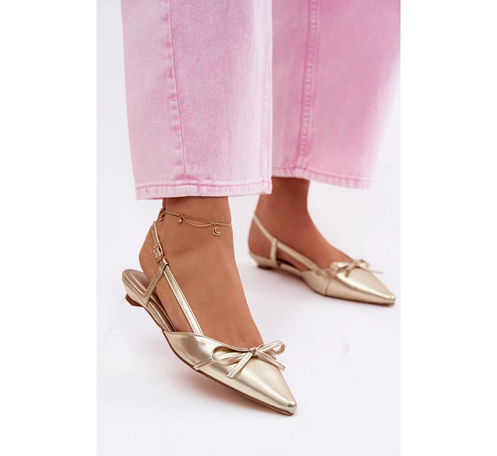 Dámské sandály z umělé kůže na nízkém podpatku Zlaté model 22107058 - Boto