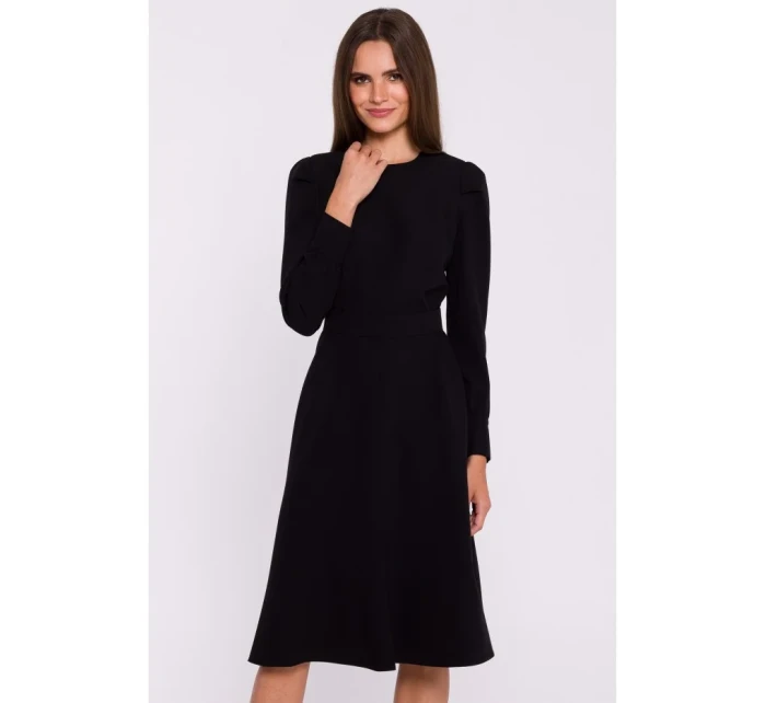 model 20503140 Rozšířené šaty s páskem černé - STYLOVE model 20503140 Rozšířené šaty s páskem černé - STYLOVE