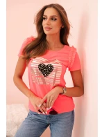 Dámska bavlnená blúzka s volánom a kamienkovým srdcom ružovej farby Dámska bavlnená blúzka s volánom a kamienkovým srdcom ružovej farby