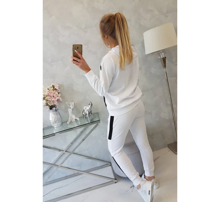 Pruhovaná športová súprava biela Pruhovaná športová súprava biela