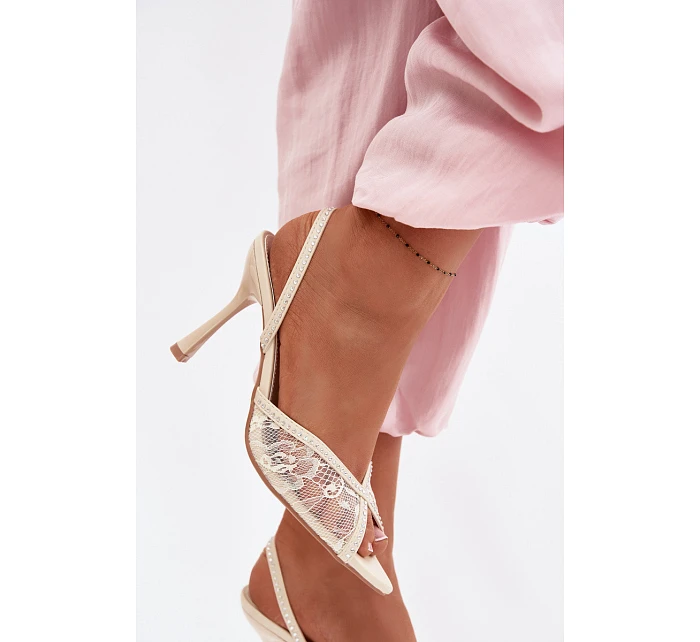 Dámské sandály na podpatku s krajkou a ozdobami Béžové model 22103152 - Boto
