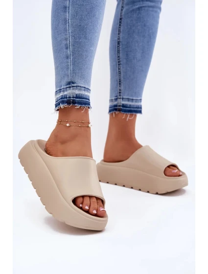 Dámske penové papuče na platforme - béžové