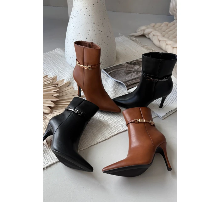 Dámské kotníkové boty na jehlovém podpatku s páskem a zlatým zateplené Camel model 21710800 - Boto