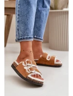 Dámské Pantofle S Přezkami A Kožíškem Camel model 21670224 - Boto Dámské Pantofle S Přezkami A Kožíškem Camel model 21670224 - Boto