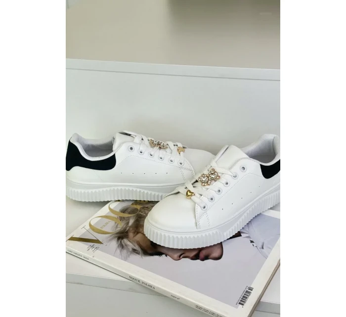 Nízke tenisky z eko kože s odznakmi bielo-čierne Cillione Nízke tenisky z eko kože s odznakmi bielo-čierne Cillione