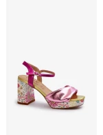 Sandále na podpätku model 196971 Vykročte štýlovo