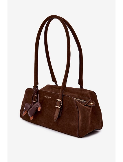 Kožená kabelka z imitace semiše s přívěskem Jezevčík Čokoládová Noely