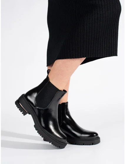Krásné kotníčkové boty černé dámské na plochém podpatku Krásné kotníčkové boty černé dámské na plochém podpatku