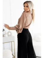 dámská halenka v karamelové barvě v stylu s dlouhými rukávy, vázáním a knoflíky model 20722306 - numoco dámská halenka v karamelové barvě v stylu s dlouhými rukávy, vázáním a knoflíky model 20722306 - numoco