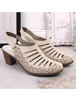 Kožené sandály na podpatku W model 22050556 beige - Rieker Kožené sandály na podpatku W model 22050556 beige - Rieker