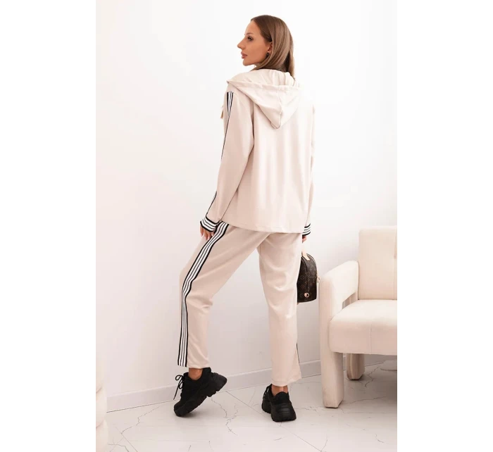 Dámska súprava s viskózou, lampasom a športovou bundou béžová Dámska súprava s viskózou, lampasom a športovou bundou béžová