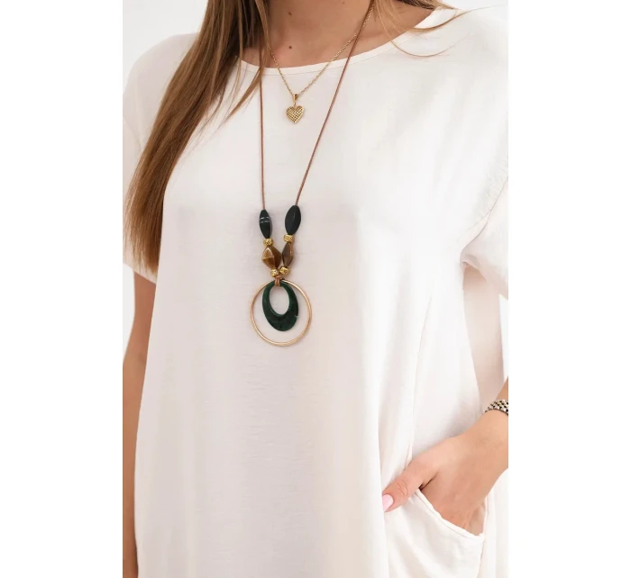 Šaty s vreckami a príveskom svetlo béžovej farby Šaty s vreckami a príveskom svetlo béžovej farby