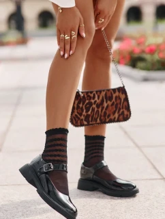 Dámske lakované poltopánky s remienkom čierne Vinceza