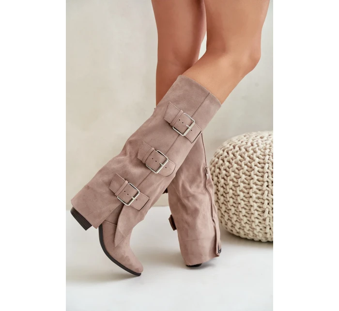 Topánky na podpätku s ohnutou holennou časťou a prackami Béžová Vamissa Topánky na podpätku s ohnutou holennou časťou a prackami Béžová Vamissa