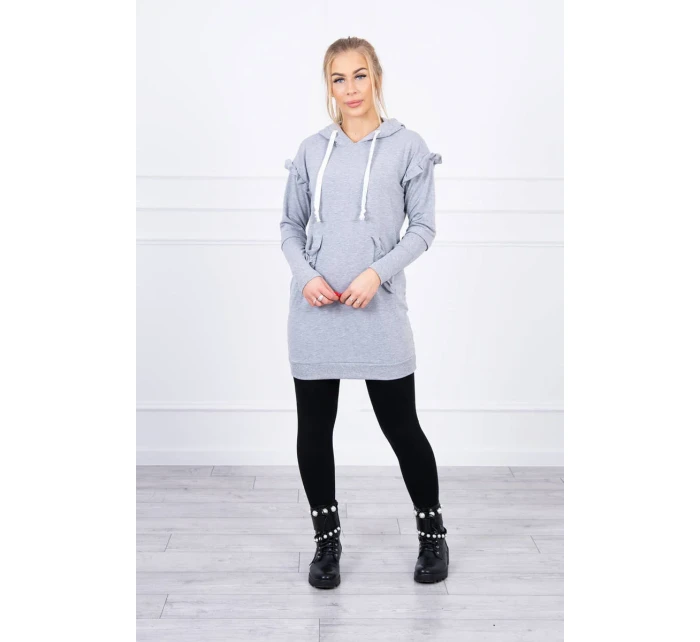 Šaty s ozdobnými volánky a kapucí šedé barvy Šaty s ozdobnými volánky a kapucí šedé barvy