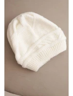 Dámská zimní čepice z vlny a s vzorem ecru model 21817809 - K-Fashion Dámská zimní čepice z vlny a s vzorem ecru model 21817809 - K-Fashion