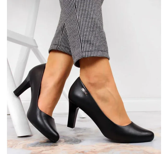 Čierne lodičky na podpätku W Sergio Leone