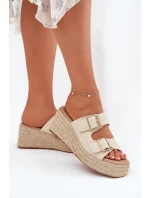 Klapki Damskie Na Koturnie Z Plecionką I Klamrami Beżowe Pasinea Klapki Damskie Na Koturnie Z Plecionką I Klamrami Beżowe Pasinea