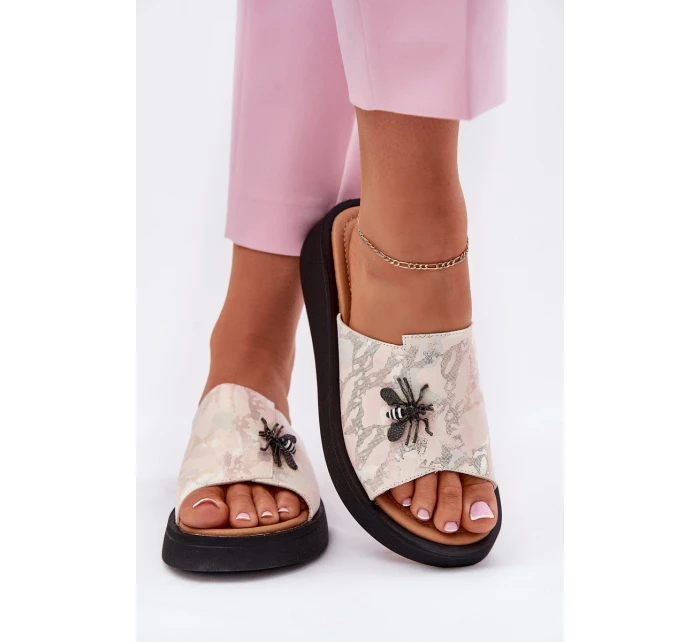 Dámské kožené pantofle s broží model 21695444 béžové - VINCEZA