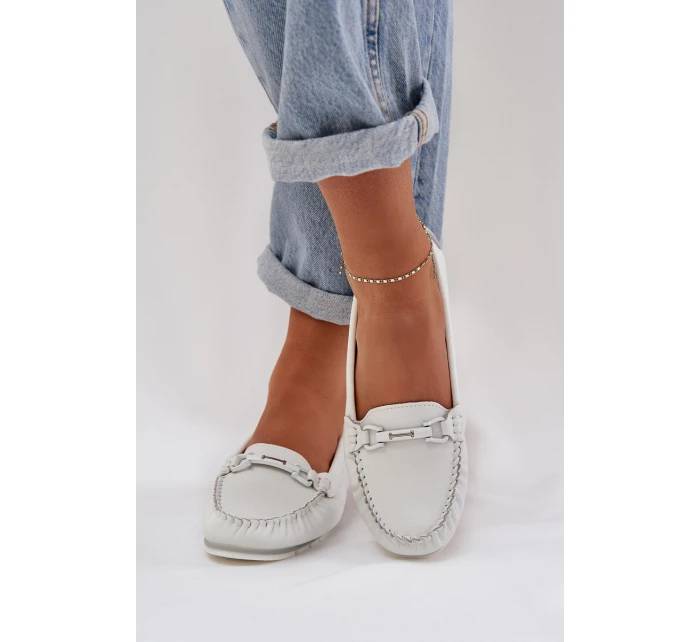 Płaskie Skórzane Mokasyny Z Ozdobą S.Barski LR51-547 Białe Płaskie Skórzane Mokasyny Z Ozdobą S.Barski LR51-547 Białe