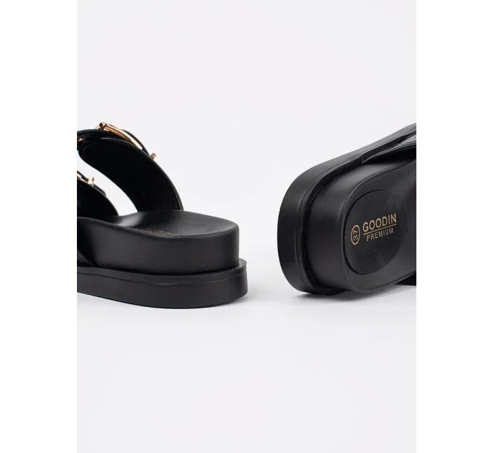 Originální černé dámské nazouváky na plochém podpatku Originální černé dámské nazouváky na plochém podpatku