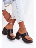 Dámské sandály na sloupkovém podpatku se zlatým detailem Černé model 22037700 - Boto