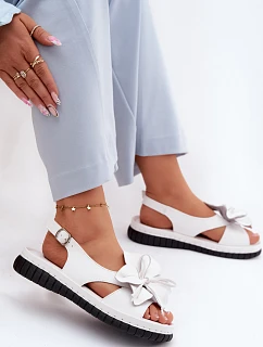 Kožené dámské sandály s ozdobným květem Vinceza 66917 Bílé