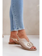 Kožené sandály na plochém podpatku s ozdobou model 21683142 Zlaté - Laura Messi