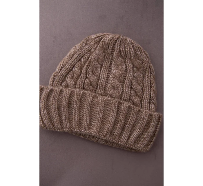 Ariana ecru čepice s lemem model 18751461 - K-Fashion Ariana ecru čepice s lemem model 18751461 - K-Fashion