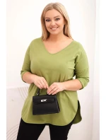 Dámska bavlnená blúzka v nadmernej veľkosti s výstrihom v tvare V a ohrnutými rukávmi olivová Dámska bavlnená blúzka v nadmernej veľkosti s výstrihom v tvare V a ohrnutými rukávmi olivová