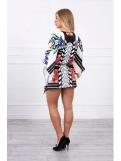 Netopierie šaty s viazaním v páse bielej