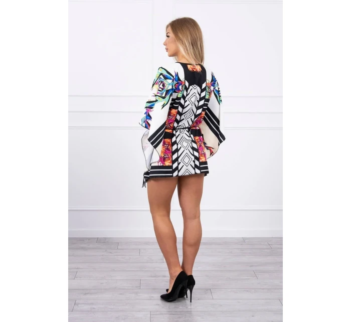 Netopierie šaty s viazaním v páse bielej