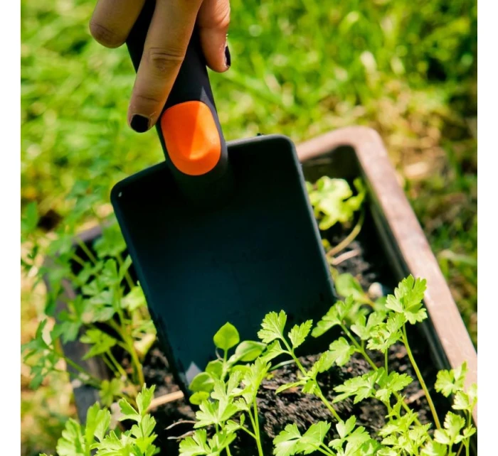 ÚZKA ZÁHRADNÁ LOPATA