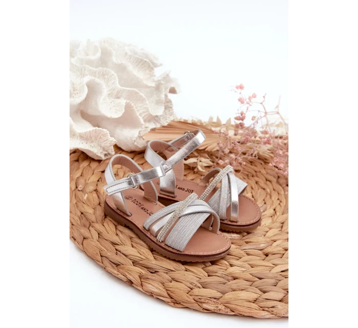 Lesklé strieborné detské sandále so suchým zipsom Delphina Lesklé strieborné detské sandále so suchým zipsom Delphina