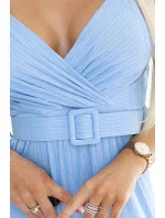 593-2 Elegantný overal s obálkovým výstrihom, širokými nohavicami a opaskom - MODRÝ