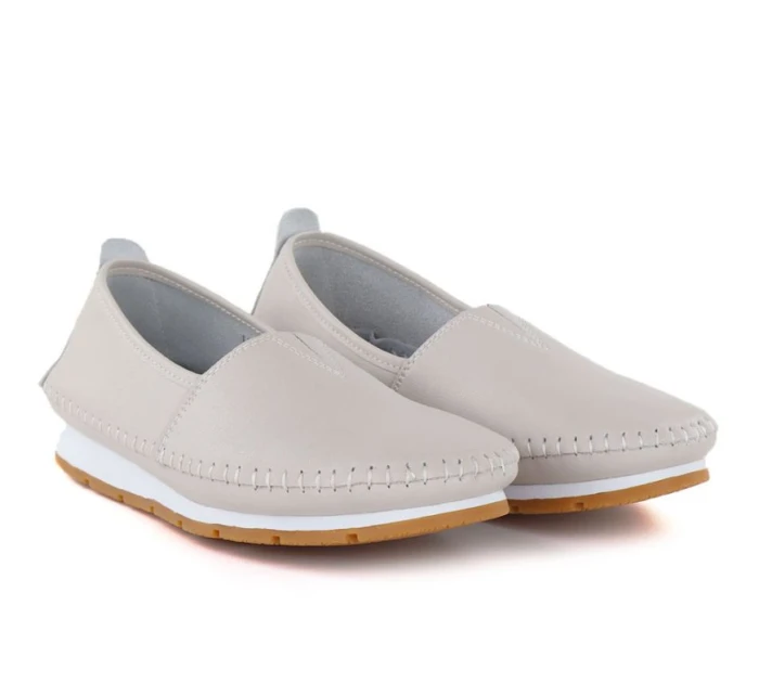 Dámská kožená nazouvací obuv béžová model 22015029 - S.Barski Dámská kožená nazouvací obuv béžová model 22015029 - S.Barski