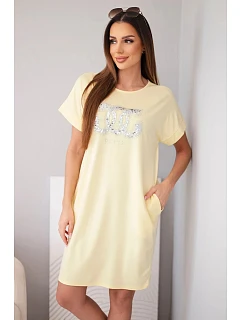 Dámske viskózové šaty s krátkymi rukávmi a ozdobnou potlačou žltej farby