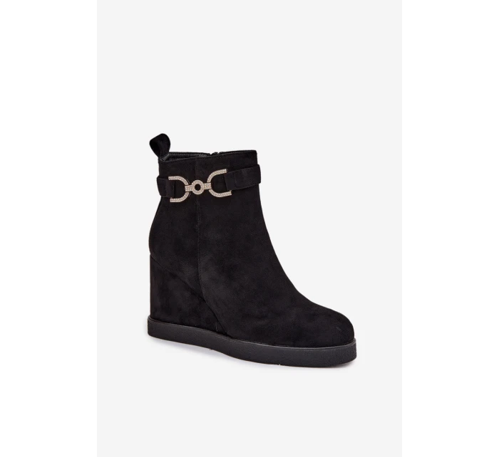 Botki Damskie Na Koturnie Z Ozdobnym Detalem Czarne Marivana