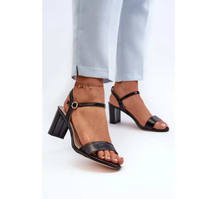 Sandále na podpätku model 197084 Vykročte štýlovo