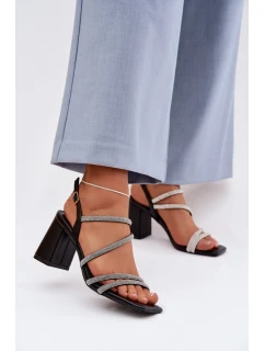 Sandále na podpätku model 225208 Vykročte štýlovo