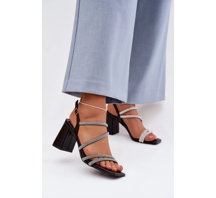 Sandále na podpätku model 225208 Vykročte štýlovo