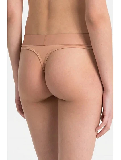 Dámské tanga model 6693022 tělová - Calvin Klein Dámské tanga model 6693022 tělová - Calvin Klein
