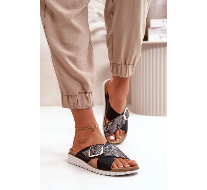 Pohodlné dámské pantofle s přezkou model 21667986 černé - Inblu