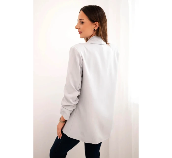 Šedé sako s elegantnými klopami