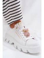 Kožené tenisky s ozdobnou broží  bílé model 21694817 - CheBello