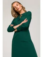 model 18004560 Přiléhavé šaty s vázaným výstřihem zelené - STYLOVE model 18004560 Přiléhavé šaty s vázaným výstřihem zelené - STYLOVE