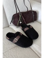 Dámské pantofle s kožíškem Černé model 21709355 - Boto Dámské pantofle s kožíškem Černé model 21709355 - Boto