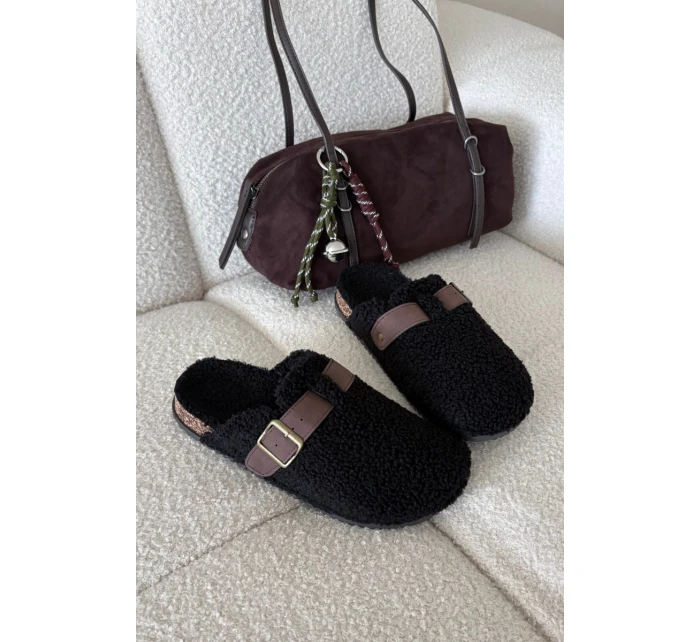 Dámské pantofle s kožíškem Černé model 21709355 - Boto Dámské pantofle s kožíškem Černé model 21709355 - Boto